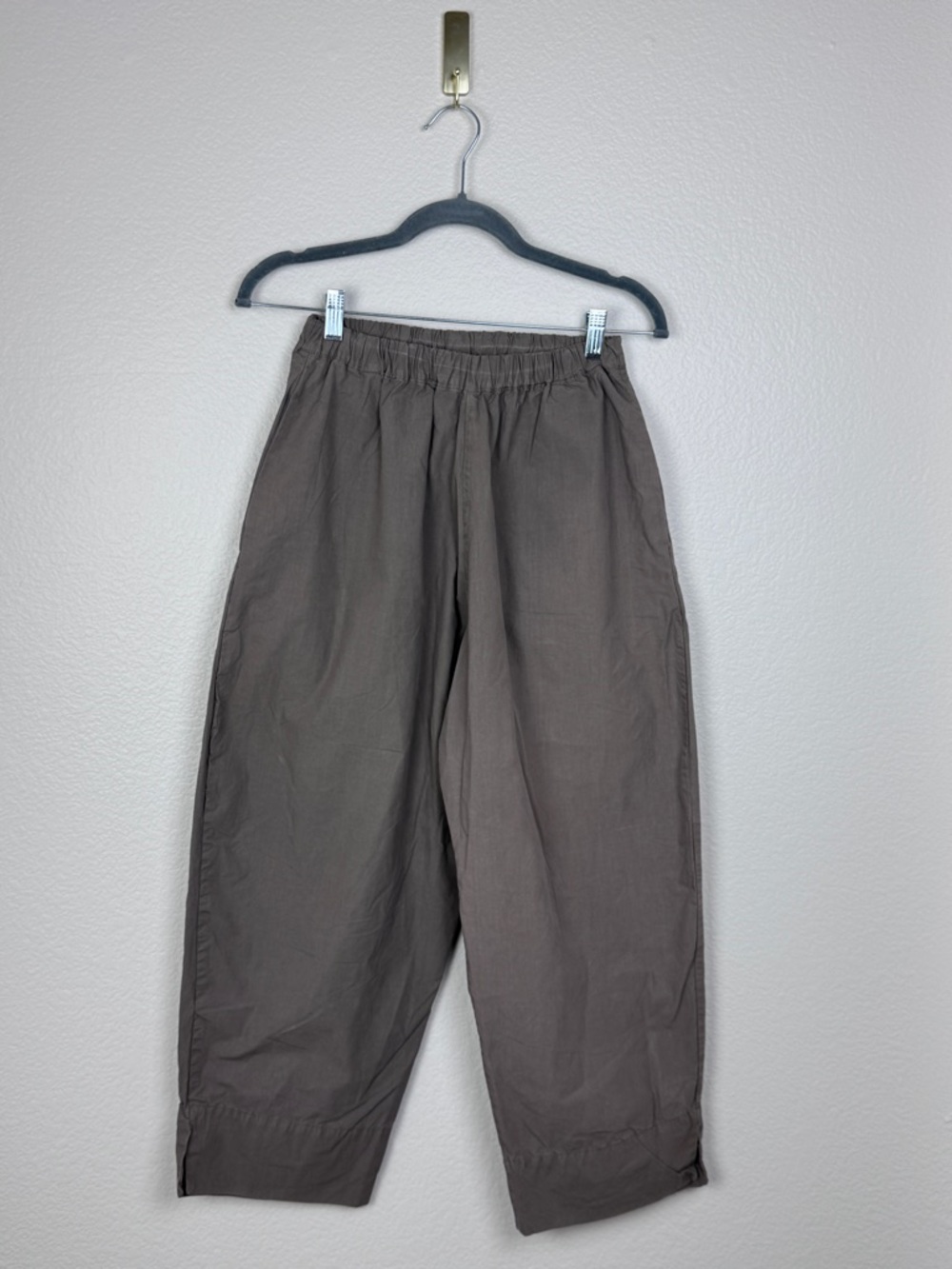 Wide-Leg Elastic-Waist Pants in Charcoal